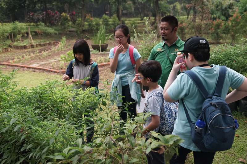 LETSOIN Yoan Helen Apriliyani 14/04/1993 FRA1JA20227001042  Noble Academy field trip to Kampoeng Djamoe