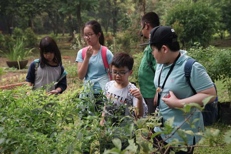Noble Academy field trip to Kampoeng Djamoe