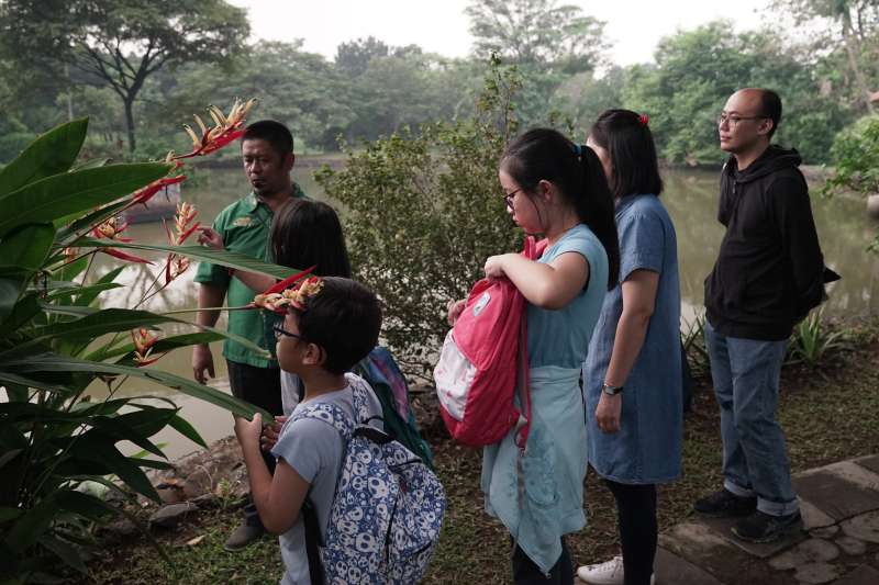 Noble Academy field trip to Kampoeng Djamoe