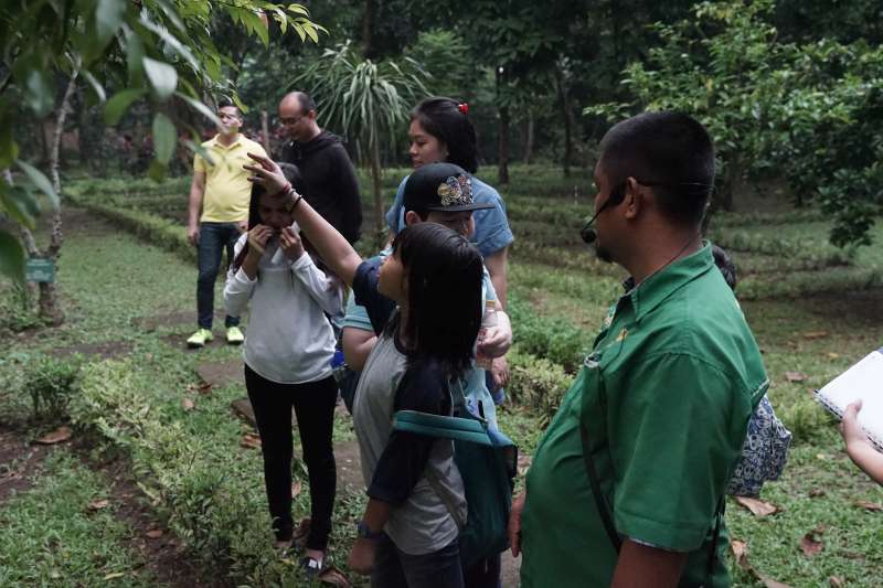Noble Academy field trip to Kampoeng Djamoe