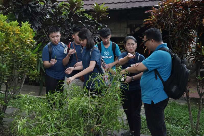 Noble Academy field trip to Kampoeng Djamoe