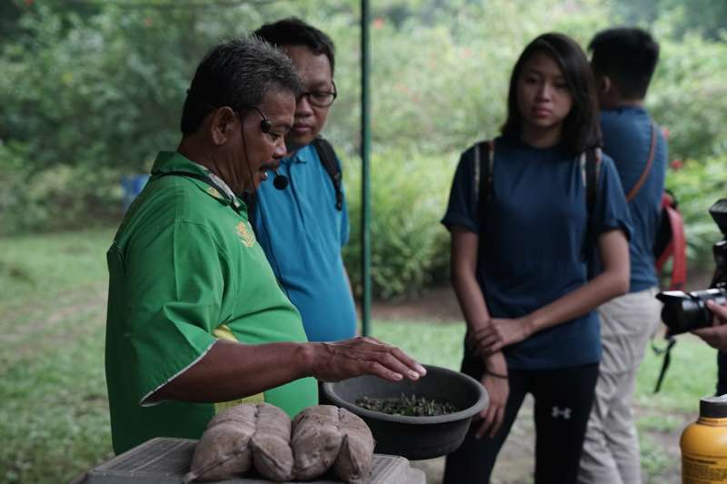 Noble Academy field trip to Kampoeng Djamoe