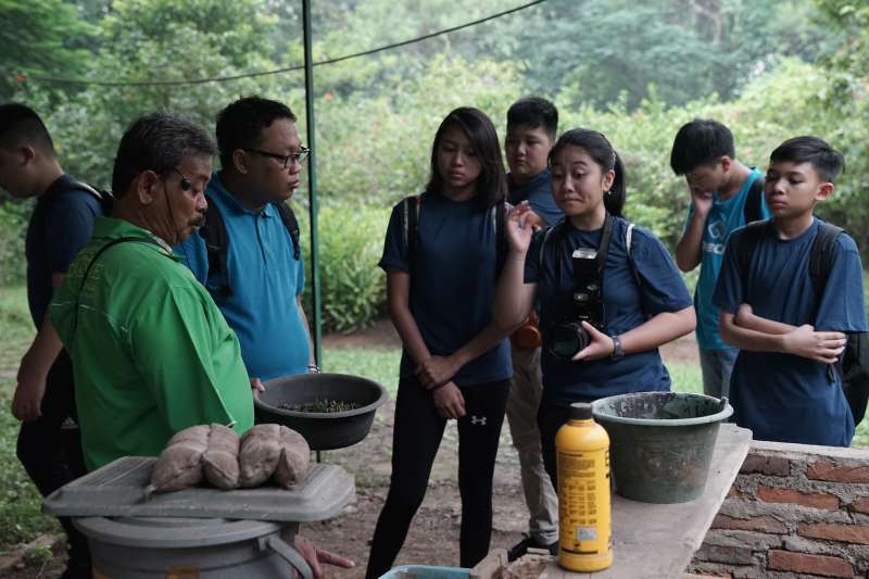 Noble Academy field trip to Kampoeng Djamoe