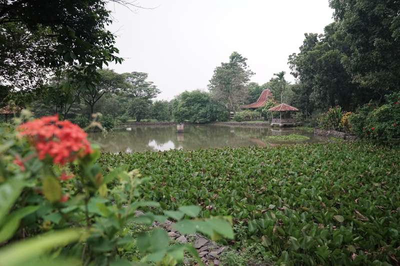 Noble Academy field trip to Kampoeng Djamoe