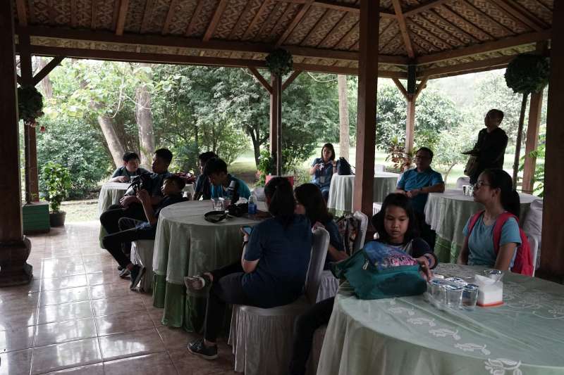 Noble Academy field trip to Kampoeng Djamoe