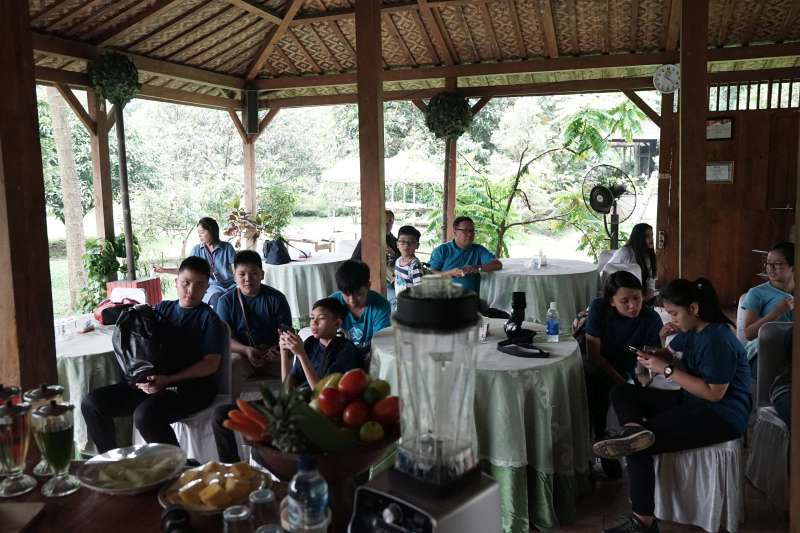 Noble Academy field trip to Kampoeng Djamoe