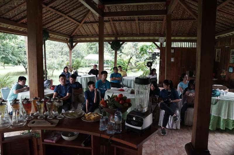 Noble Academy field trip to Kampoeng Djamoe