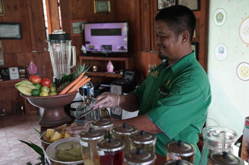 Noble Academy field trip to Kampoeng Djamoe